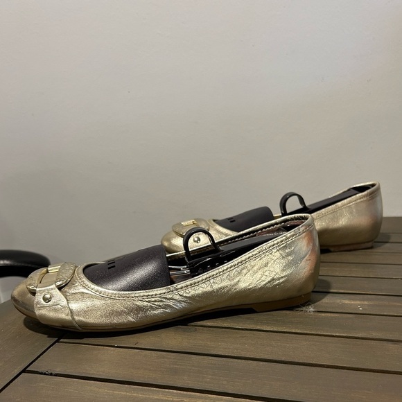 {Joan & David} Luxe Buckle Toe Flats - Picture 2 of 6